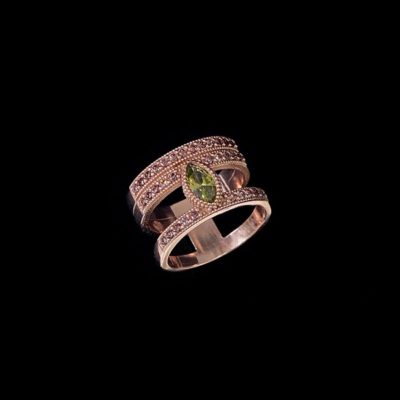 Anillo Havana de plata rosa y peridoto